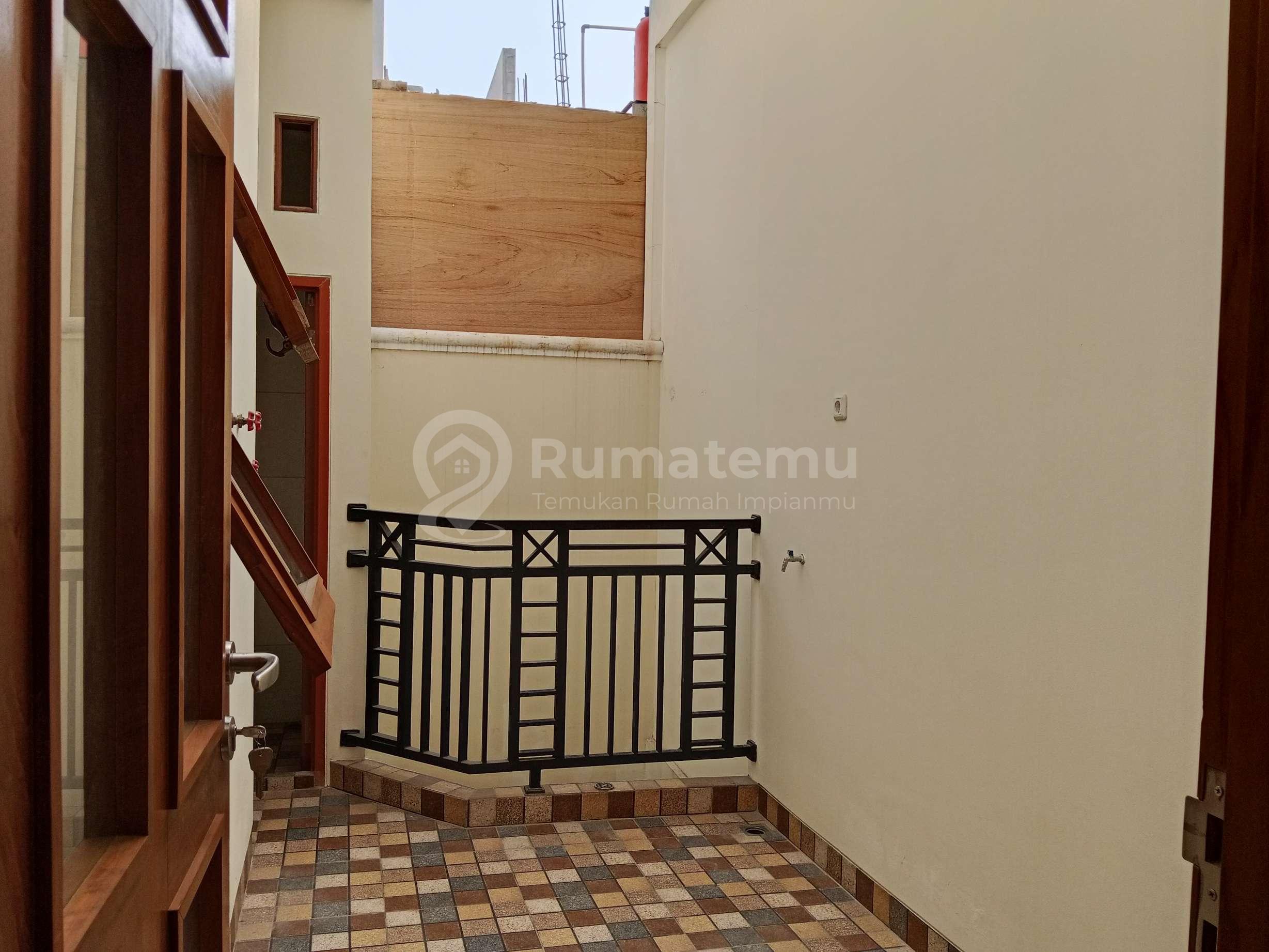 Dijual rumah nyaman lokasi strategis dekat Sektor 9 Bintaro MT 0246