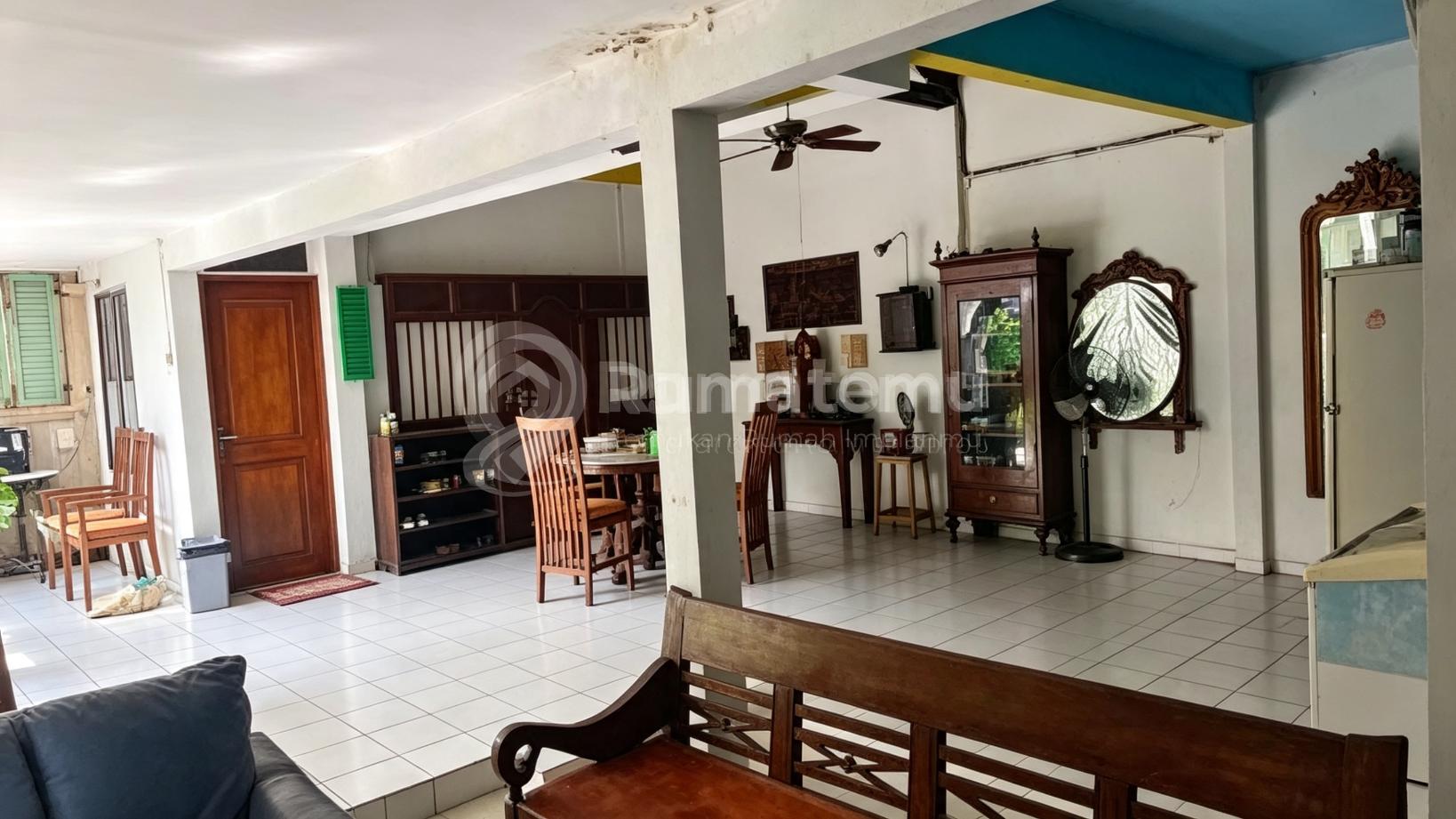 Dijual rumah Hadap Selatan Akses jalan 4 mobil Lebih komersil jadi cafe dan resto di Bendhill