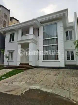 Dijual rumah di alam sutera, bangunan mandiri mewah desain classic, dekat binus dan UBM