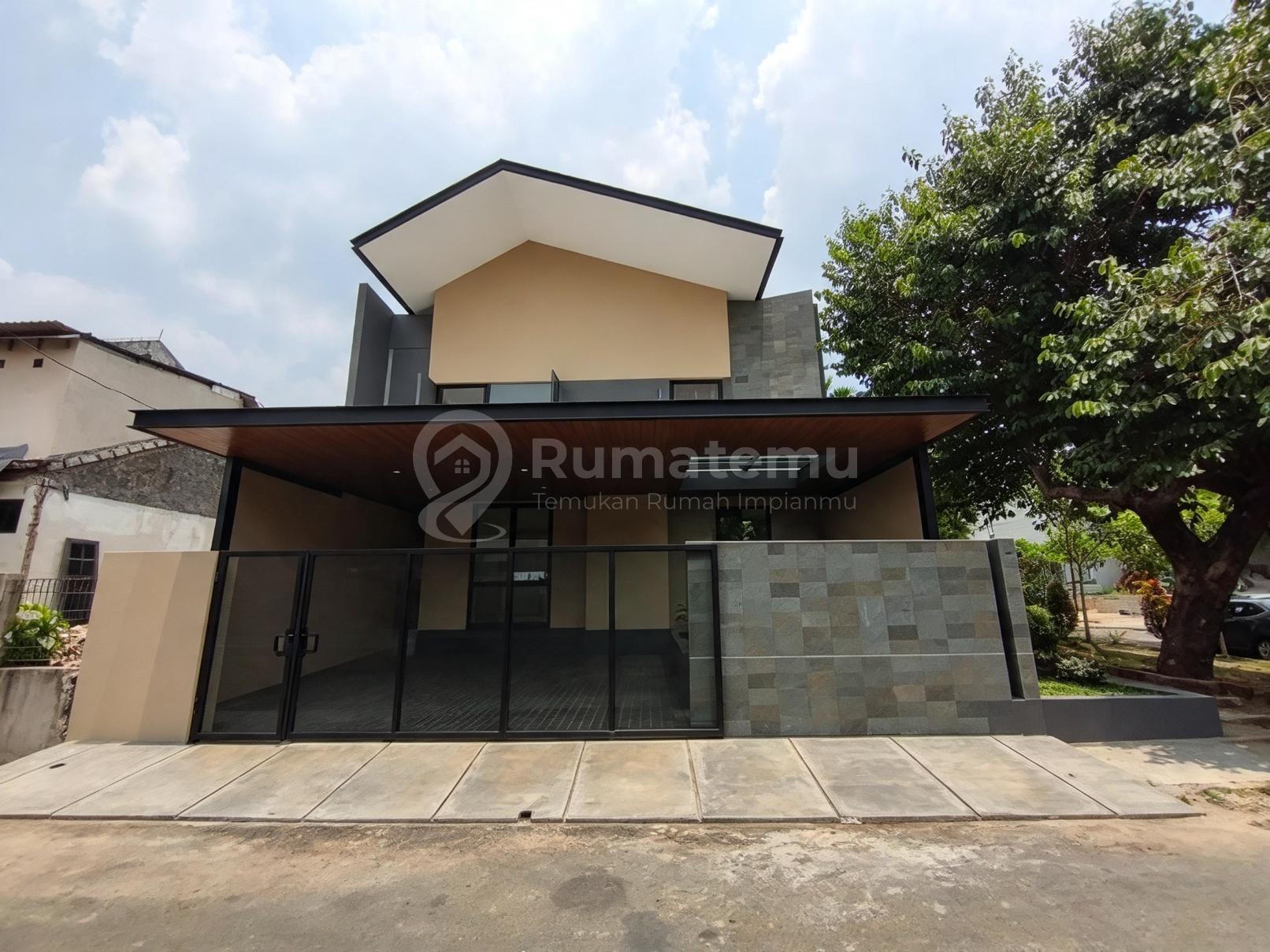Dijual Rumah Fasad Beda Sndri Baru Selesai Bangun Layout Bagus Open Space Pny Inner Garden Tiap KT Pny KM Dalam Byk Bukaan Jendela