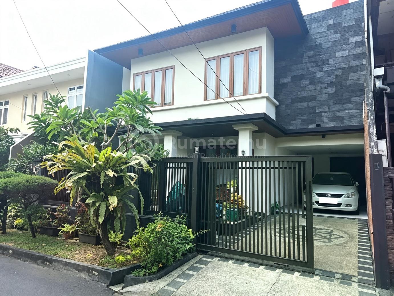 Dijual Rumah Bergaya Tropis di Pondok Indah Kebayoran Lama Jakarta Selatan