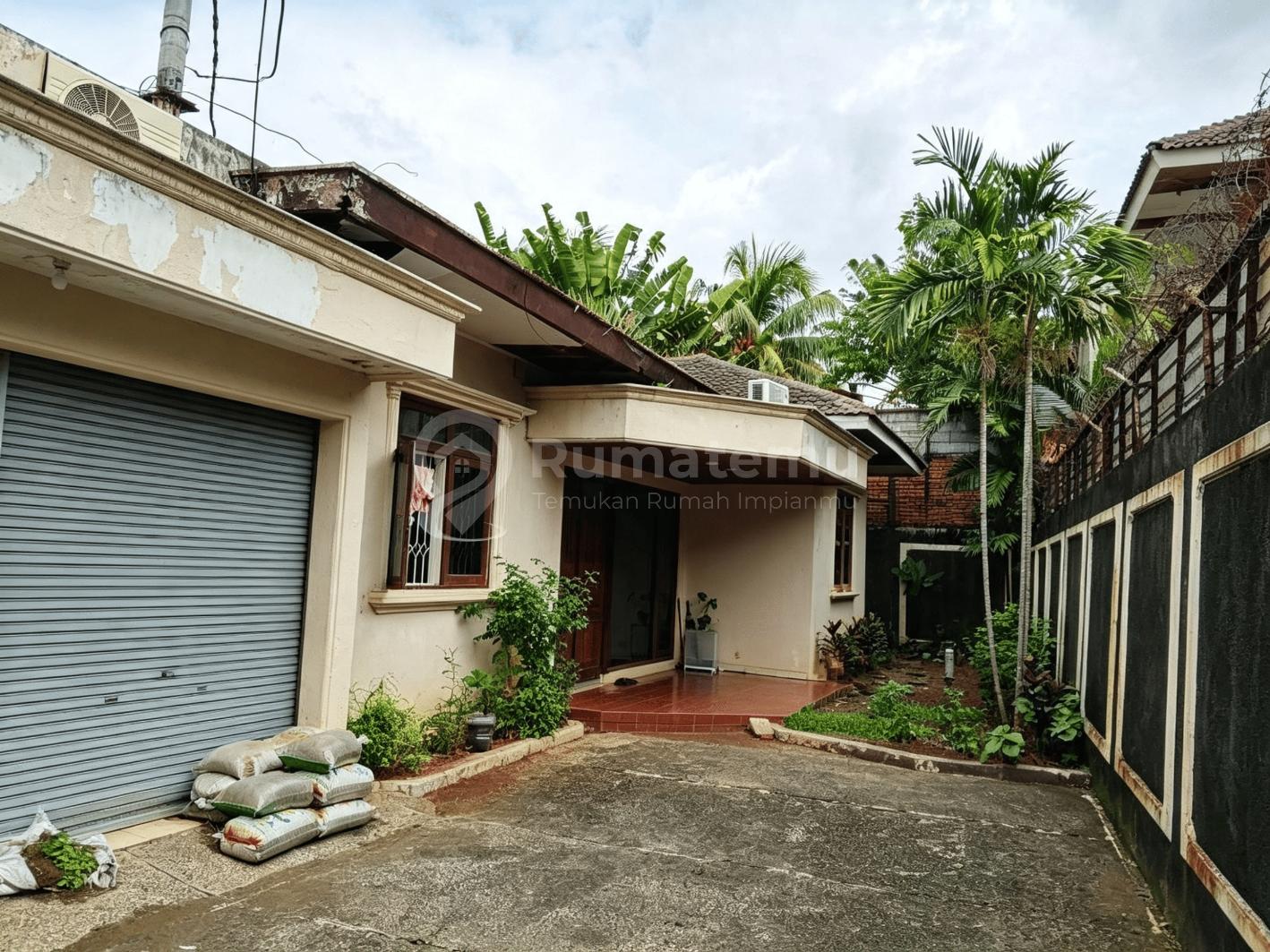 Dijual rumah butuh renov + Swimming Pool di Kemang Timur, Duren Tiga, Pancoran