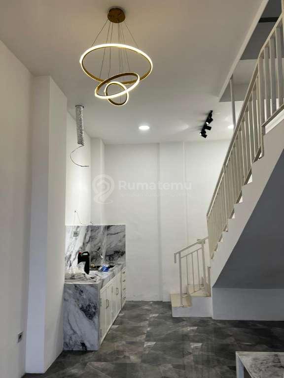 Disewakan/ Dijual Rumah Bangunan Baru + Interior di Tanjung duren Selatan