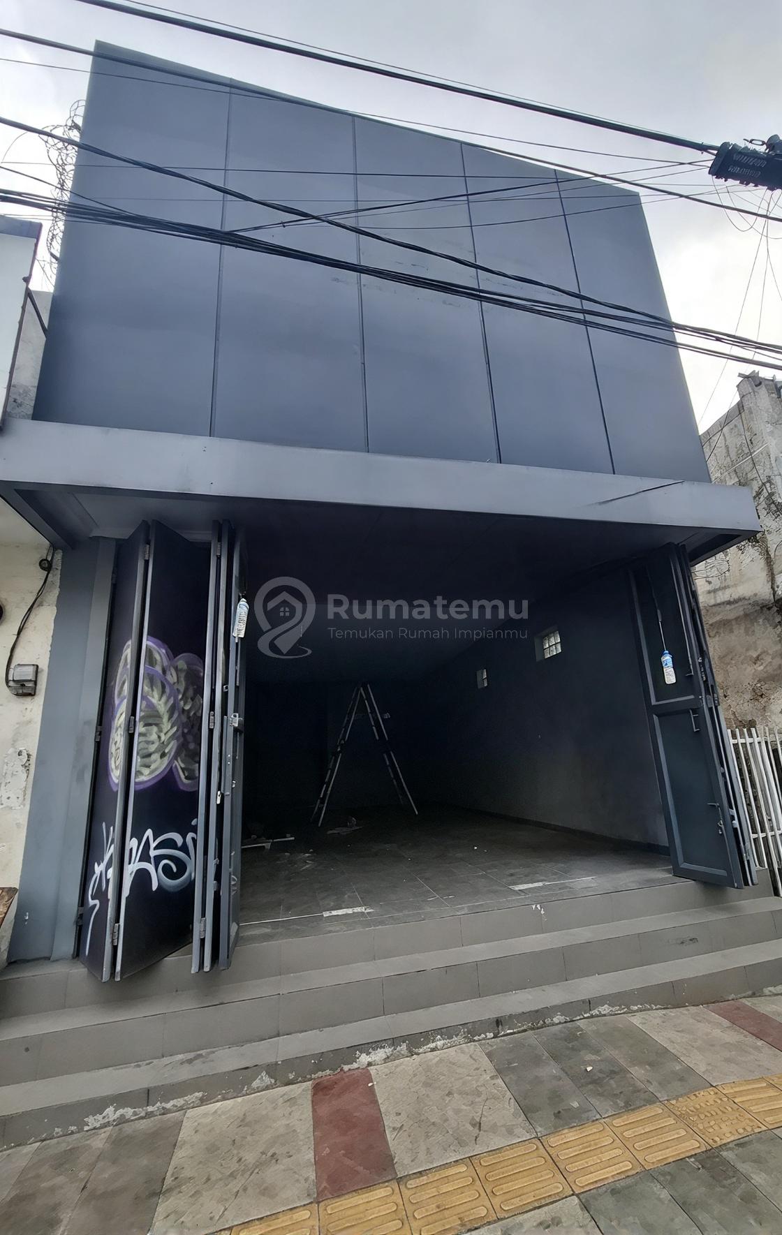 Disewakan Ruko Sangat Strategis 2,5 Lantai Lt 179/445M² Cocok untuk kantor, showroom, retail, klinik, kursus, ekspedisi, dan berbagai usaha lainnya. Di A.Yani Bandung