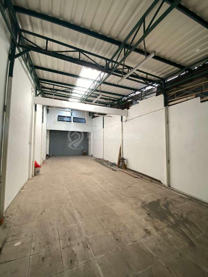 Disewakan ruko 3.5 lantai luas di Letjen Suprapto, Kemayoran Cocok Untuk Perkantoran