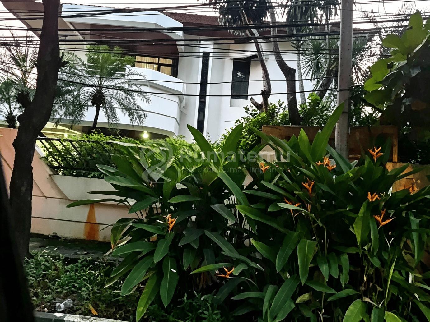Dijual Rumah di Kuningan 2 Lantai Dekat Akses Transportasi