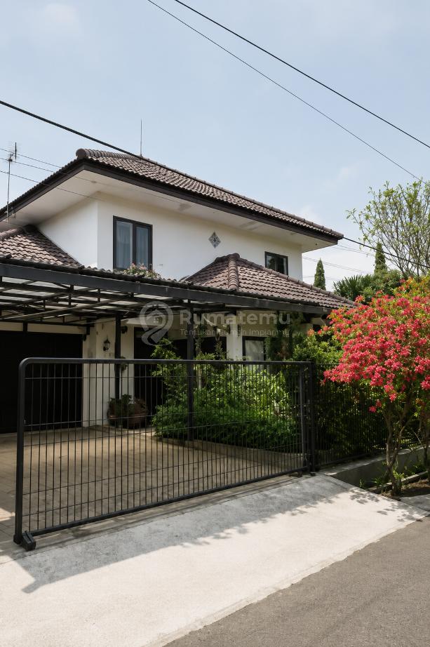 Rumah Villa Dalam Komplek Dekat Kampus di Tlogomas Malang