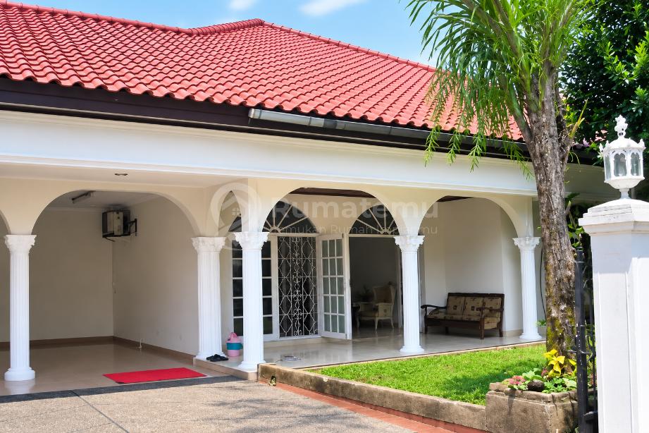 Disewakan rumah 1 lantai dengan swimming pool di Ragunan, Pasar Minggu