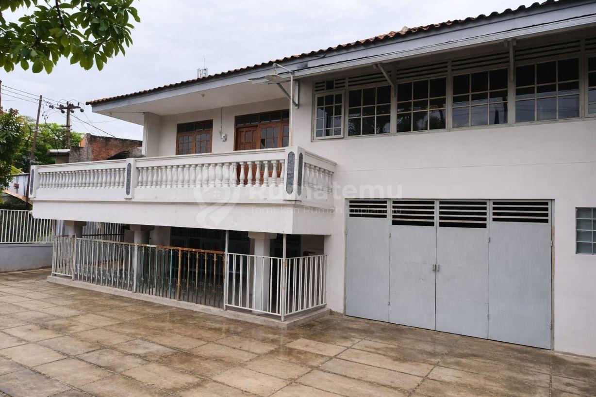 DIJUAL RUMAH LUAS BISA JADI TEMPAT USAHA  DI SUKABIRUS