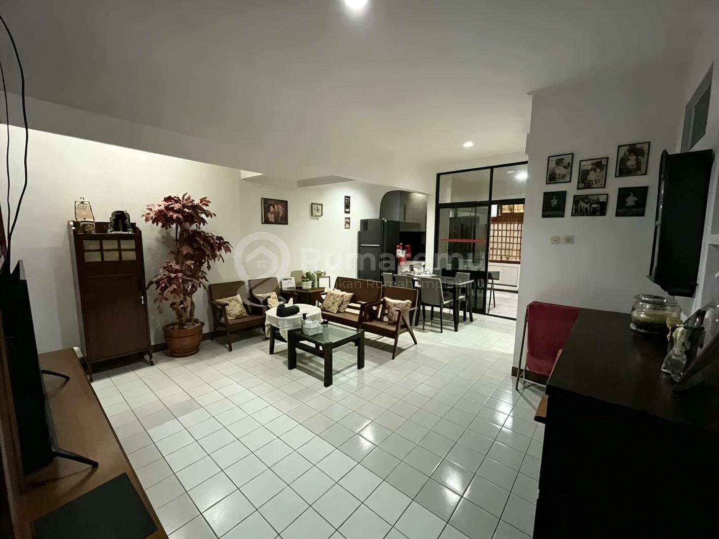 Turun Harga Rumah Asri Terawat 1 Lantai di Puri Indah Puri Jakarta Barat