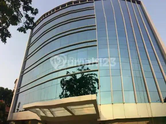 Gedung 8 Lantai Pinggir Jalan Strategis Siap Nego