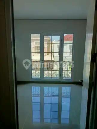 Rumah Di Menaggio, Granada, Gading Serpong, L8, Dekat Saint John