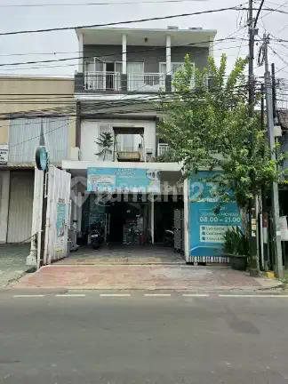 Rumah Secondary Samping Jalan Umum di Pondok Kelapa