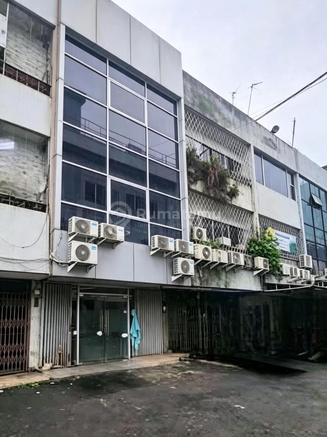 Termurah Ruko 4 LT Sebelah Atrium Senen Jakpus Furnish