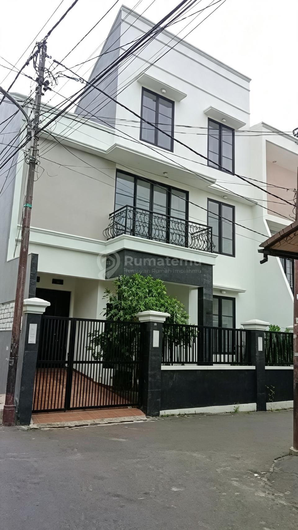 Rumah Baru 3 Lantai di Kalibata Jakarta Selatan