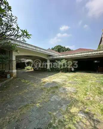 Dijual Rumah 2 Lantai di Menteng. Lokasi Elite, Dekat Jl. Suwiryo