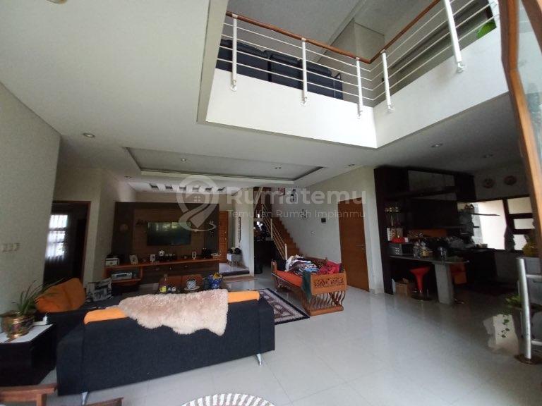 DIJUAL RUMAH MEWAH 2 LANTAI DI KOMPLEK MEKAR WANGI – BANDUNG