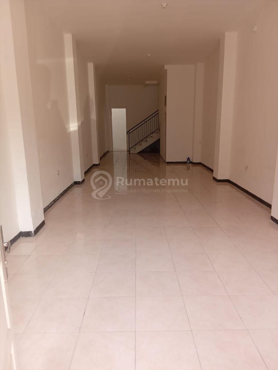 Disewakan Ruko atau Rukan untuk Usaha Dagang atau Kantor di Cawang Baru
