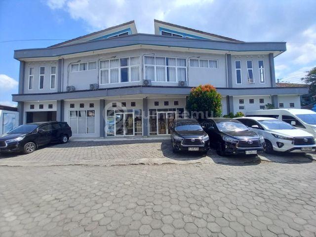 Dijual Properti Komersial Gedung & Rumah Siap Pakai Lokasi Dekat RSUD Wirosaban
