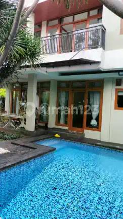 Lokasi Strategis, Disewakan Rumah Siap Huni di Kemang Jakarta Selatan