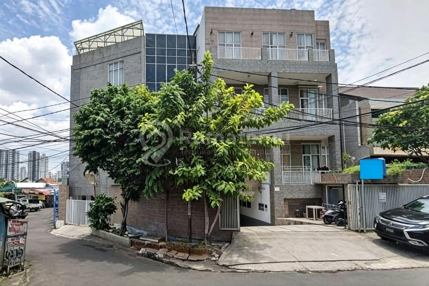 Jual rumah kost 50 kamar lux kondisi furnished di Radio Dalam dekat PIM, Gandaria