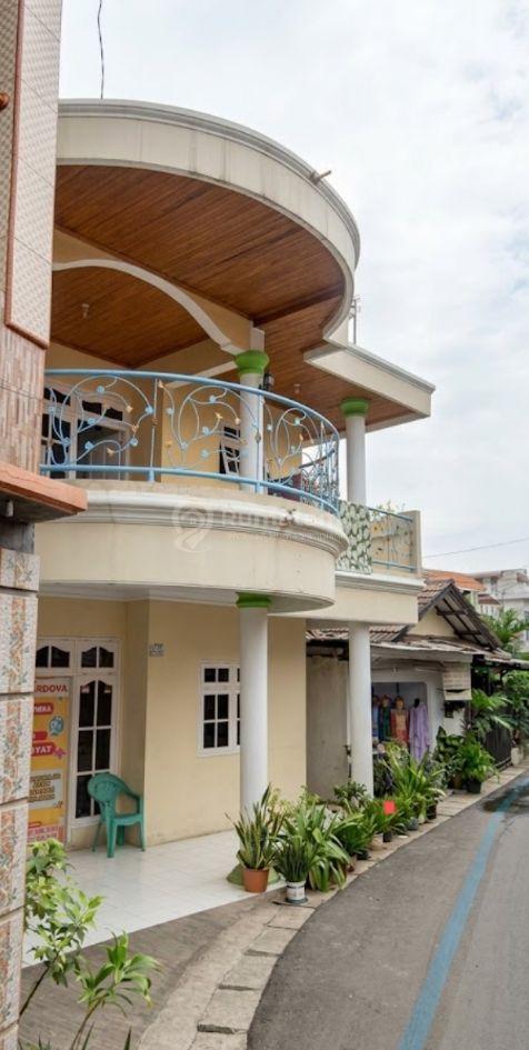 DIJUAL Rumah Besar dan Mewah 2 Lantai dengan Lokasi yang Strategis di Pekayon Pasar Rebo, Jakarta Timur