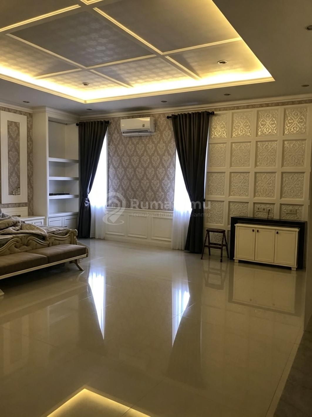 rumah grisenda, cluster lucky park. pantai indah kapuk. lokasi strategis dengan sekolahan dan komplek asri. rumah bagus dan interior bagus. uk 13×17m² posisi hoek. luas bangunan 300m². full furnish dan harga 9 milyar nego