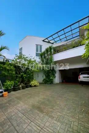Rumah Bagus Lokasi Strategis di Pondok Indah