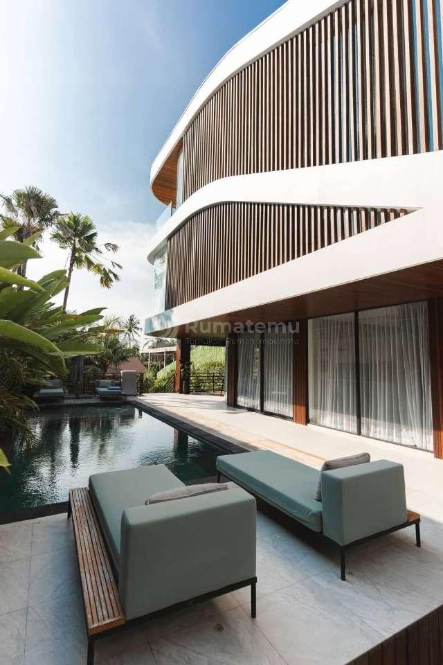 READY FOR RENT 6BR LUXURY VILLA IN PERERENAN BALI
