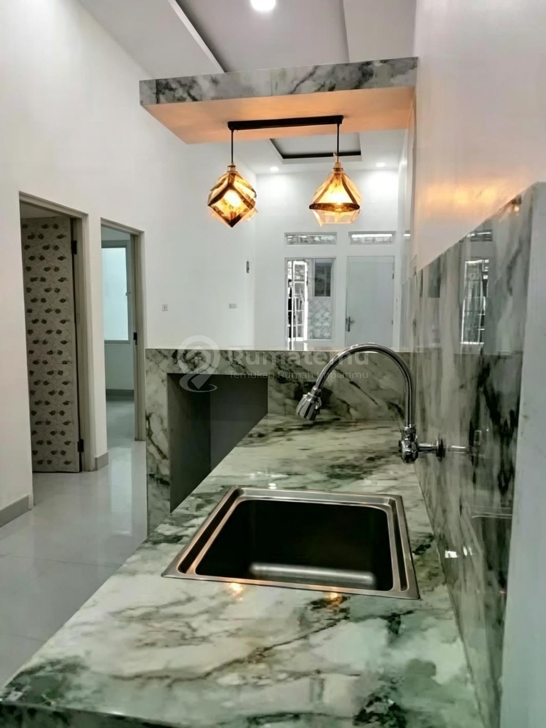 Rumah Bagus Dalam Perumahan di Bekasi Barat