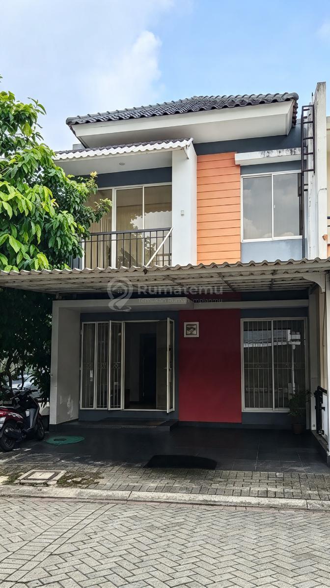 Rumah, 2 Lantai, PPJB, Dekat Pusat Perbelanjaan, Siap Huni