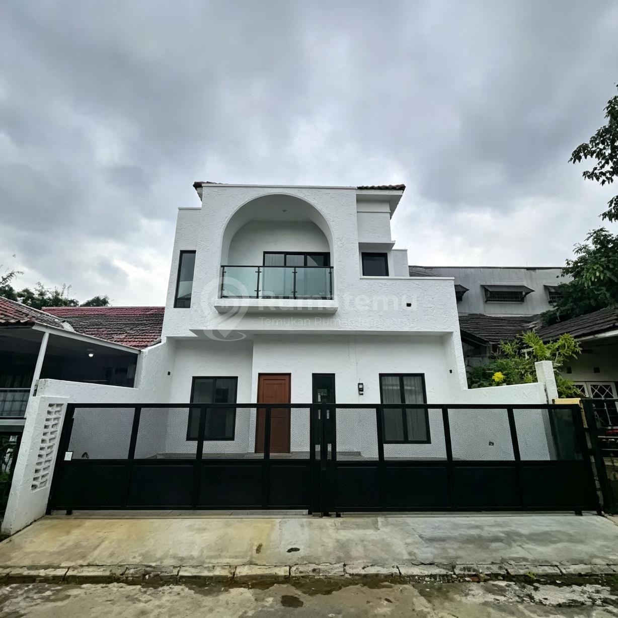 Dijual Rumah 2 Lantai Siap Huni dengan Lokasi yang Trategis