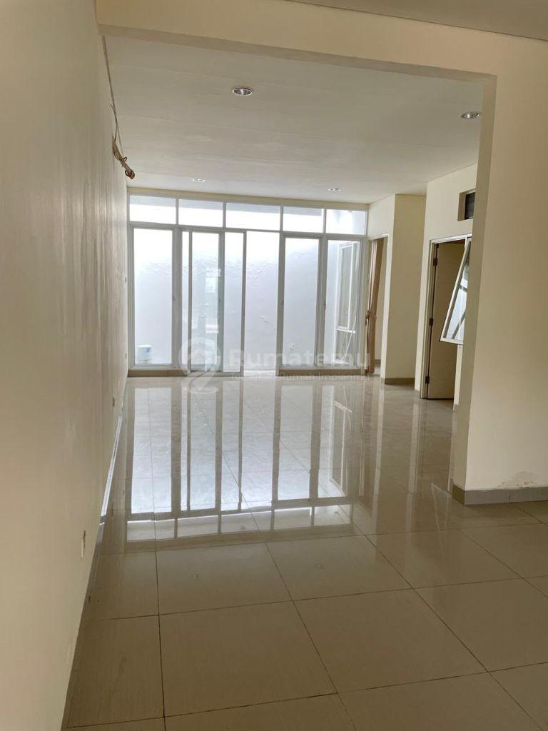 Rumah 2 Lantai di Cluster Adara Harapan Indah
