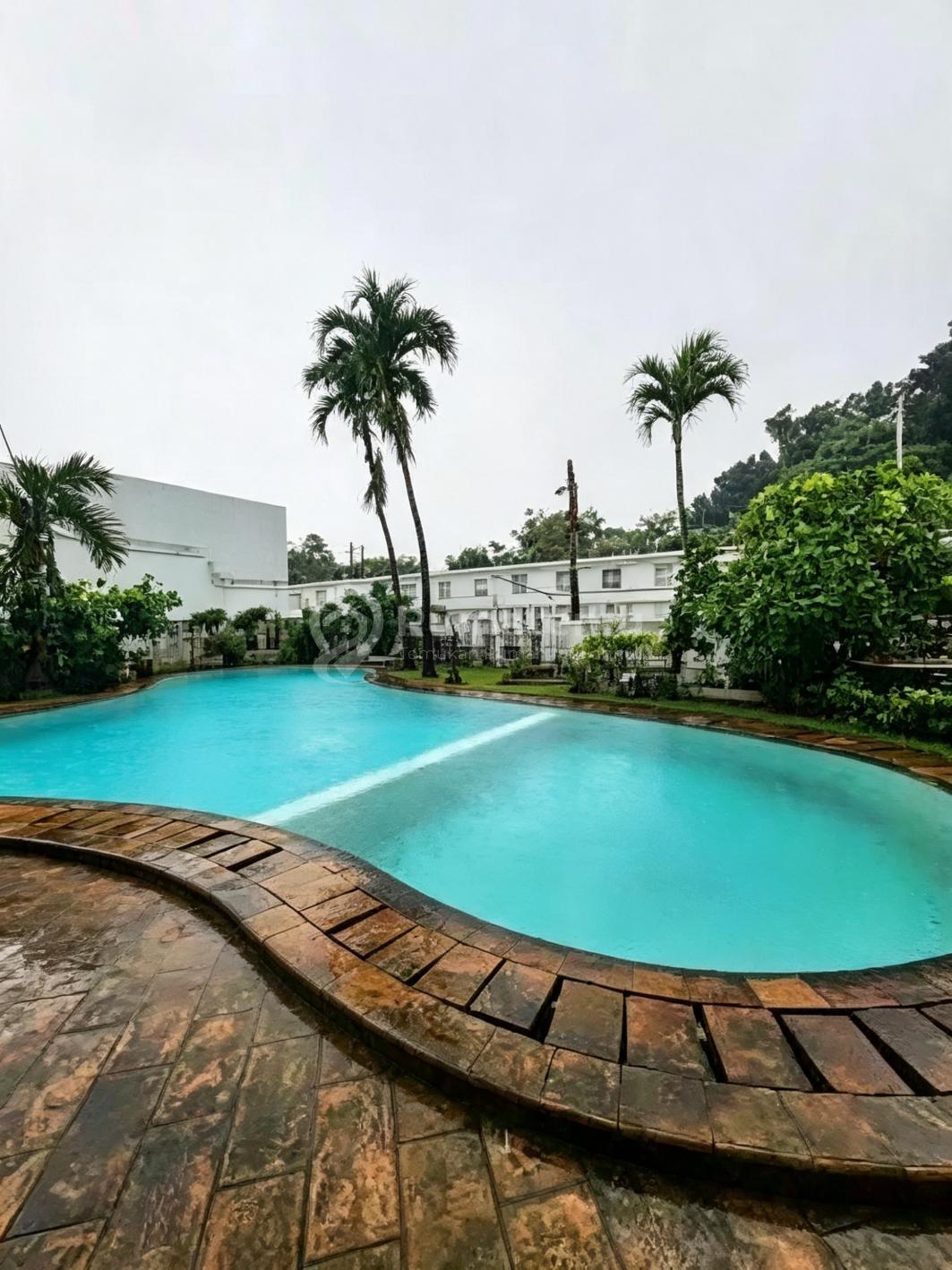 Rumah Mewah 2 Lantai, Kolam Renang Semi Furnished di Pondok Indah lokasi strategis