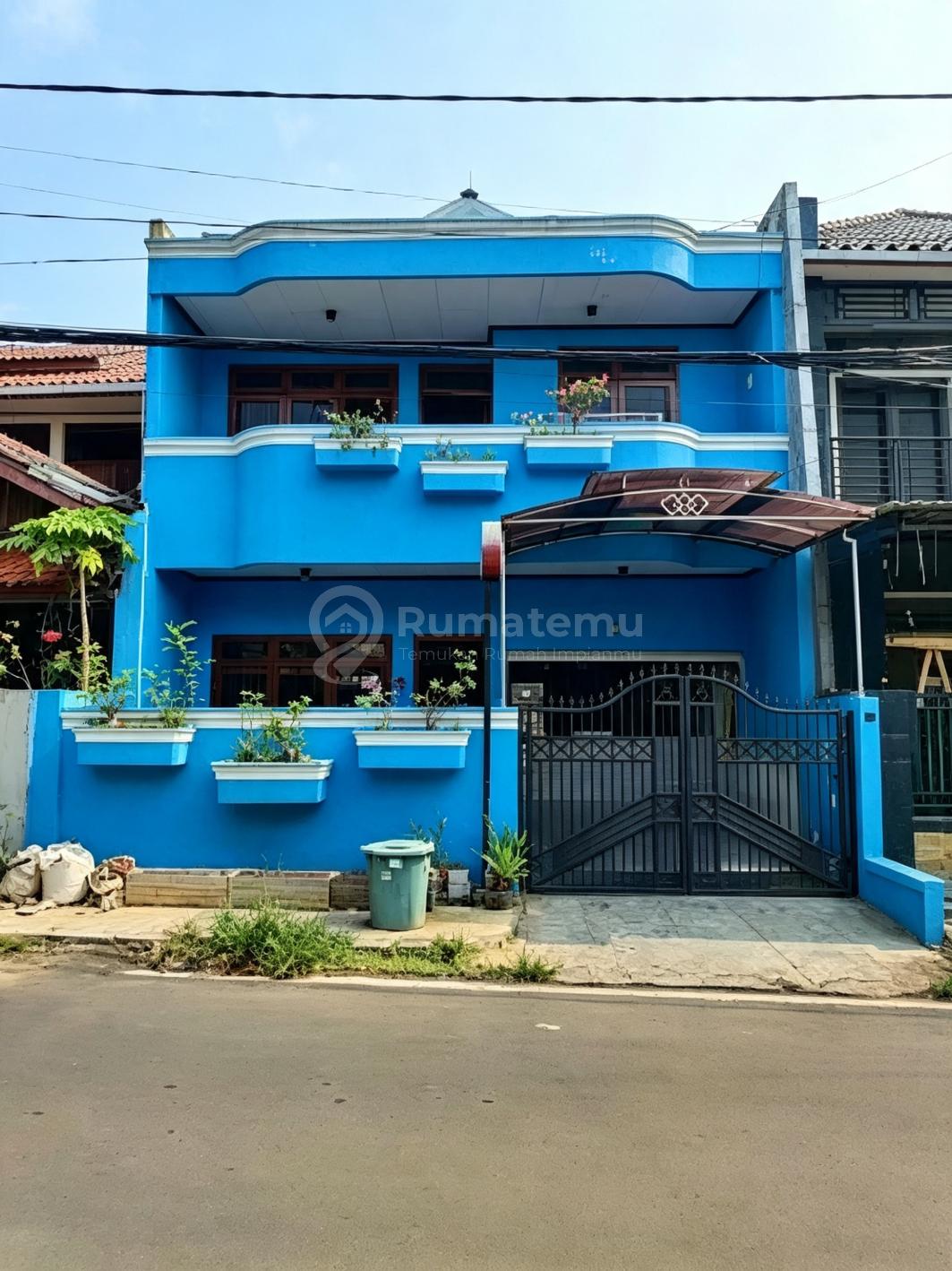 Rumah Pinggir Jalan Utama Dalam Komplek Di Pondok Kelapa