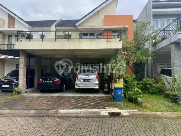 Rumah 2 Lantai Bagus Strategis Dekat Stasiun