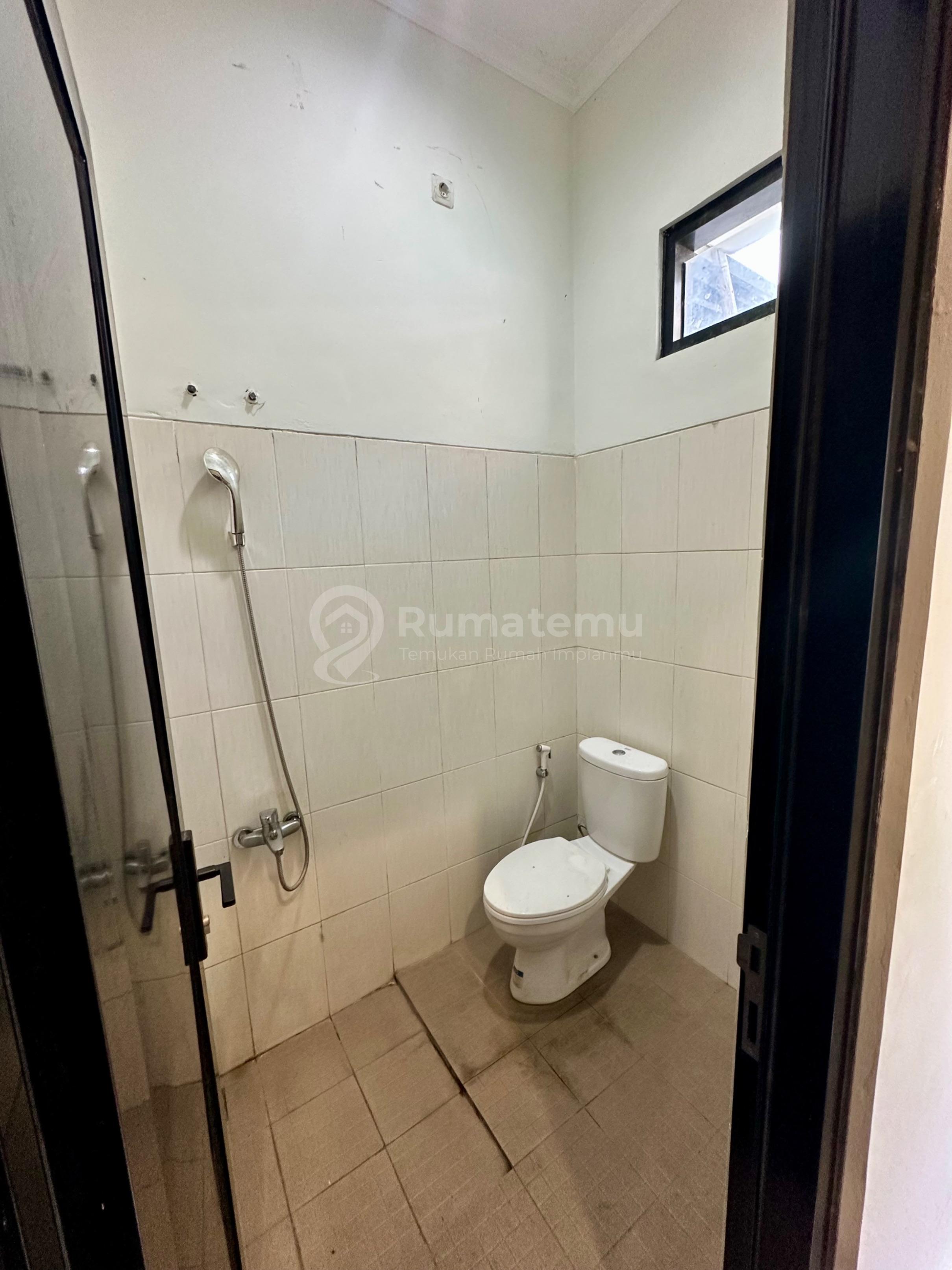 Disewakan Ruko Private Village - Jalan Utama Cikoneng