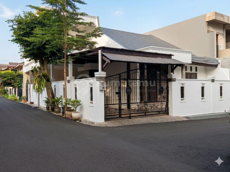 Rumah Siap Huni Hook di Taman Buaran, Sebrang Buaran Plaza Mall