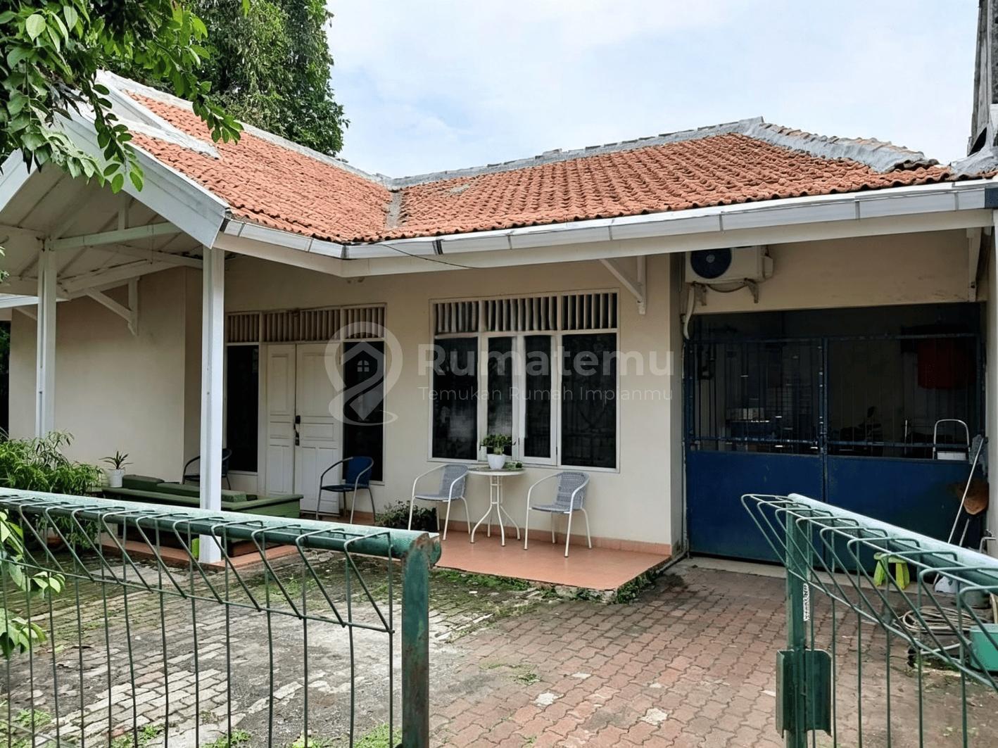 Dijual rumah dalam komplek lokasi strategis mudah untuk mencari transum di daerah Pasar Minggu, Jakarta