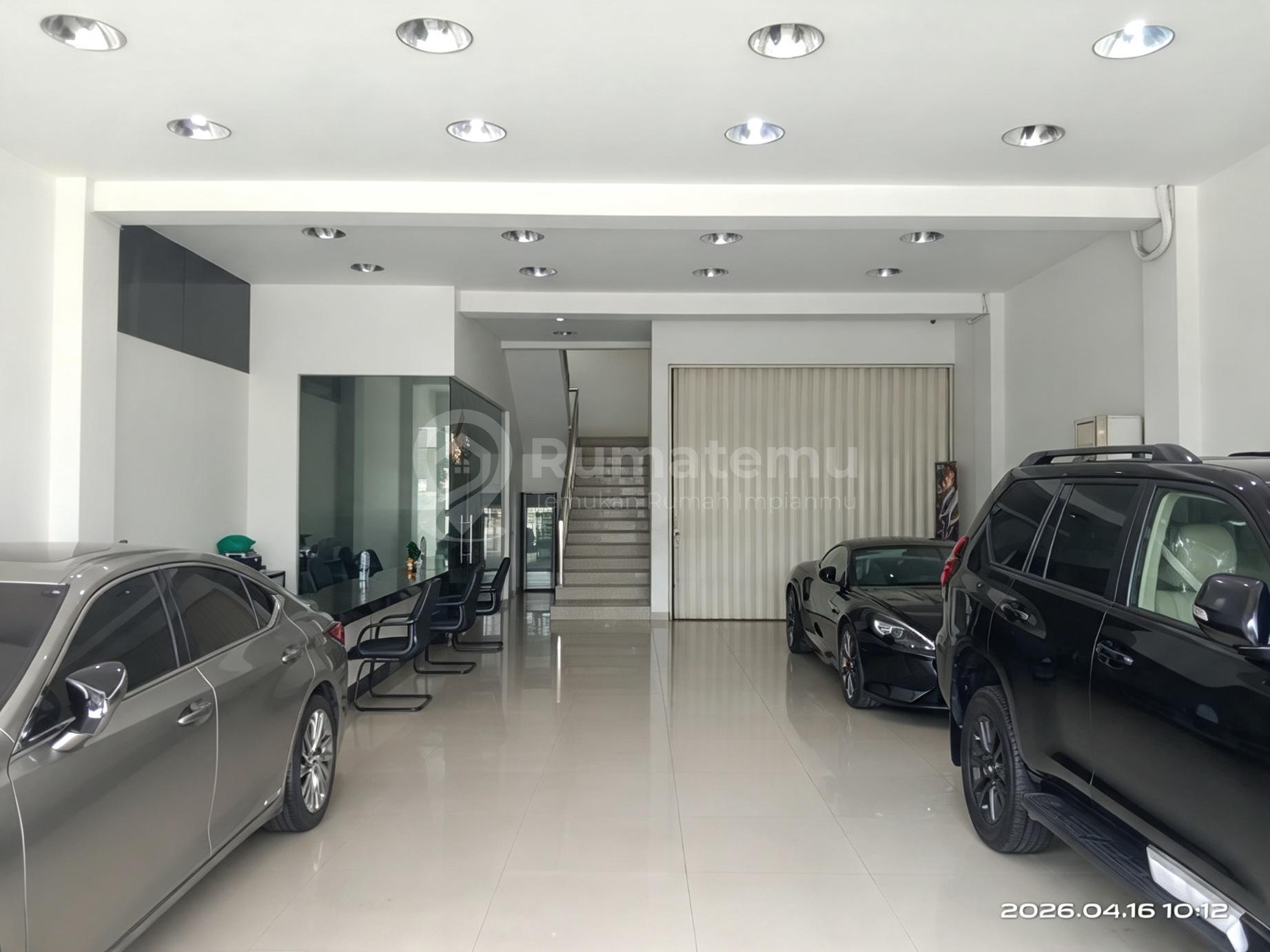 DiJual / Sewa Ruko Siap Huni Di Pluit Ex Showroom Mobil Mewah