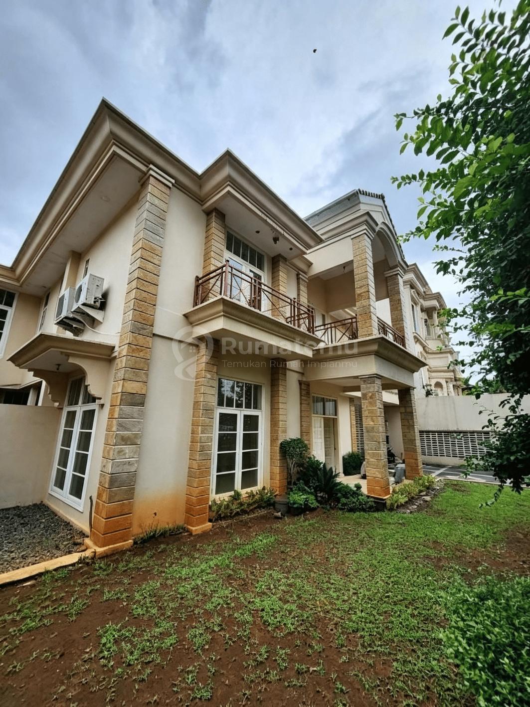 Sewa rumah mewah semi furnish + swimming pool di Cipete, Jakarta Selatan
