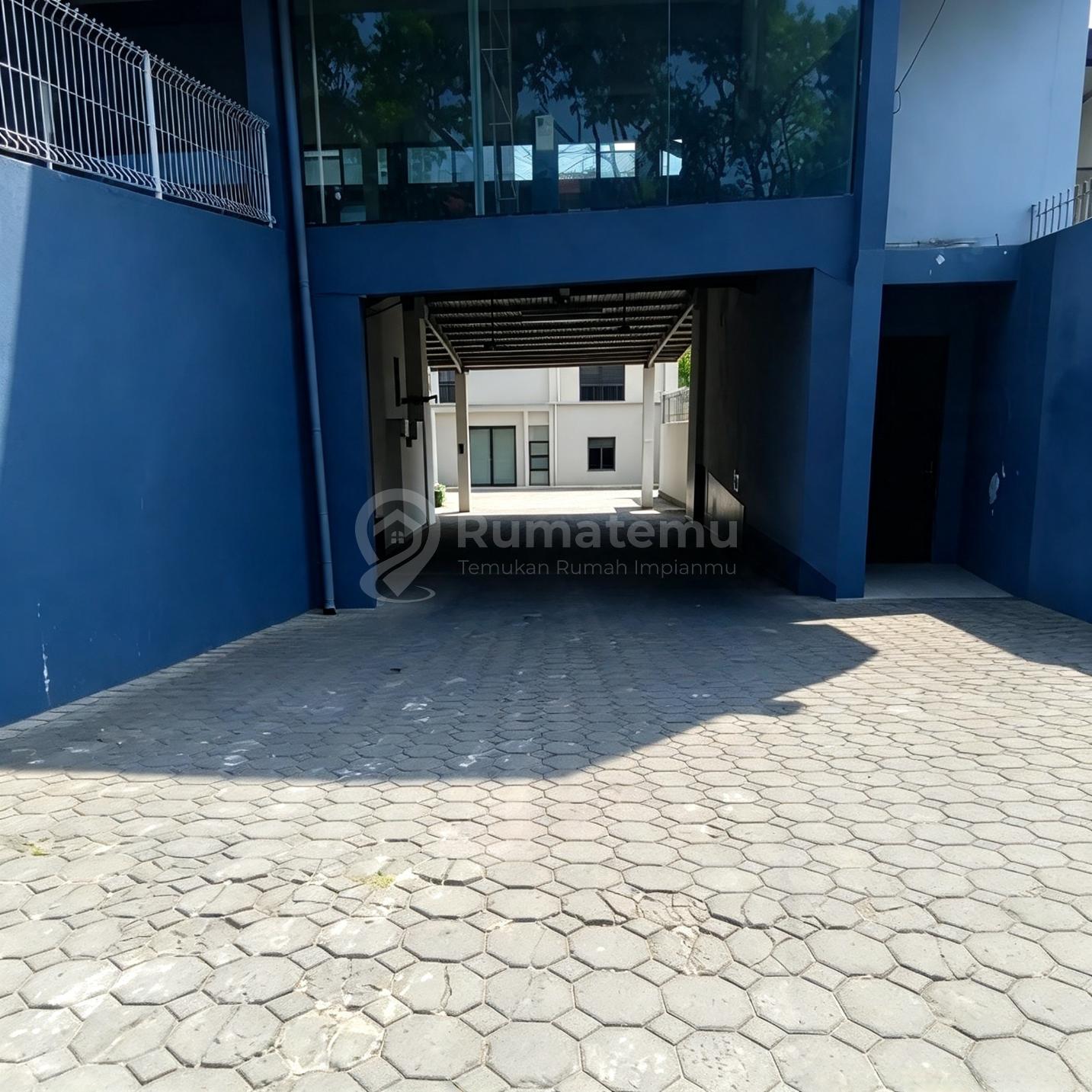 Dijual Properti Komersial Premium Ex-Showroom di Kawasan Elit Jl. Setiabudi, Bandung (Lt 2600M²)
