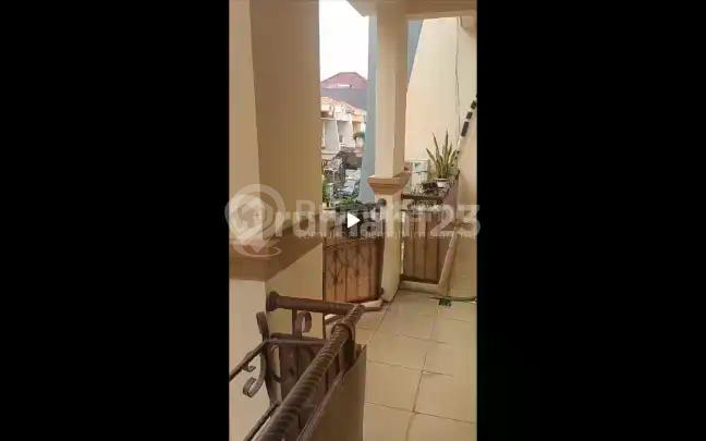 Dijual Cepat Rumah Siap Huni 2 1/2 Lantai di Villa Permata Gading SHM