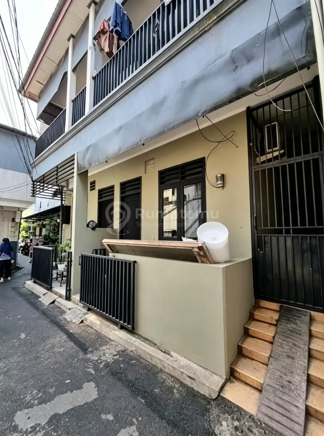 Dijual Rumah 4 Kontrakan Dan 6 Kamar Kos Dan Kontrakan Di Kebayoran Baru