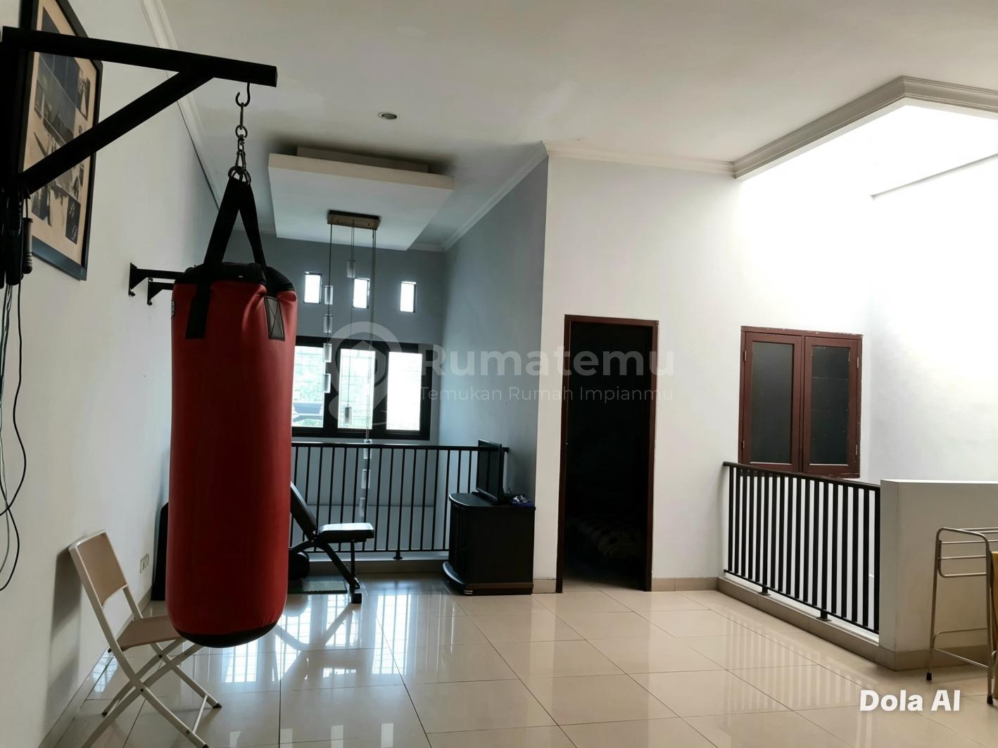Di Jual Rumah Modern Minimalis Bangunan 3 Lantai Dalam Komplek