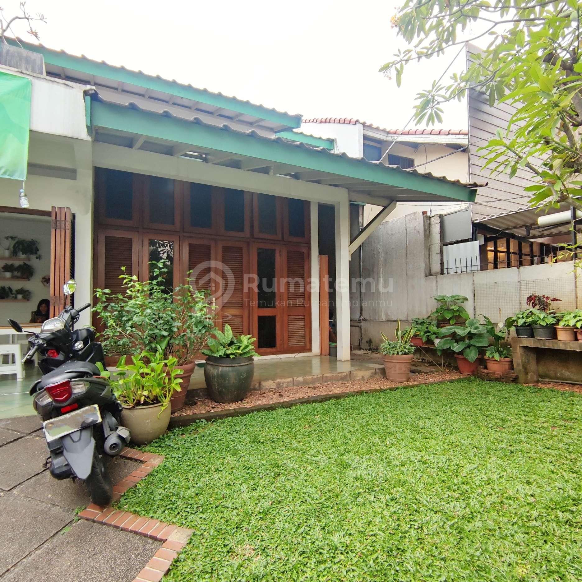 RUMAH PURI INDAH PINGGIR JALAN STRATEGIS UNTUK USAHA JAKARTA BARAT