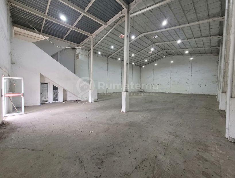 JARANG ADA Disewakan Gudang dengan Loading Dock di Kawasan Industri Delta Silicon, Cikarang.