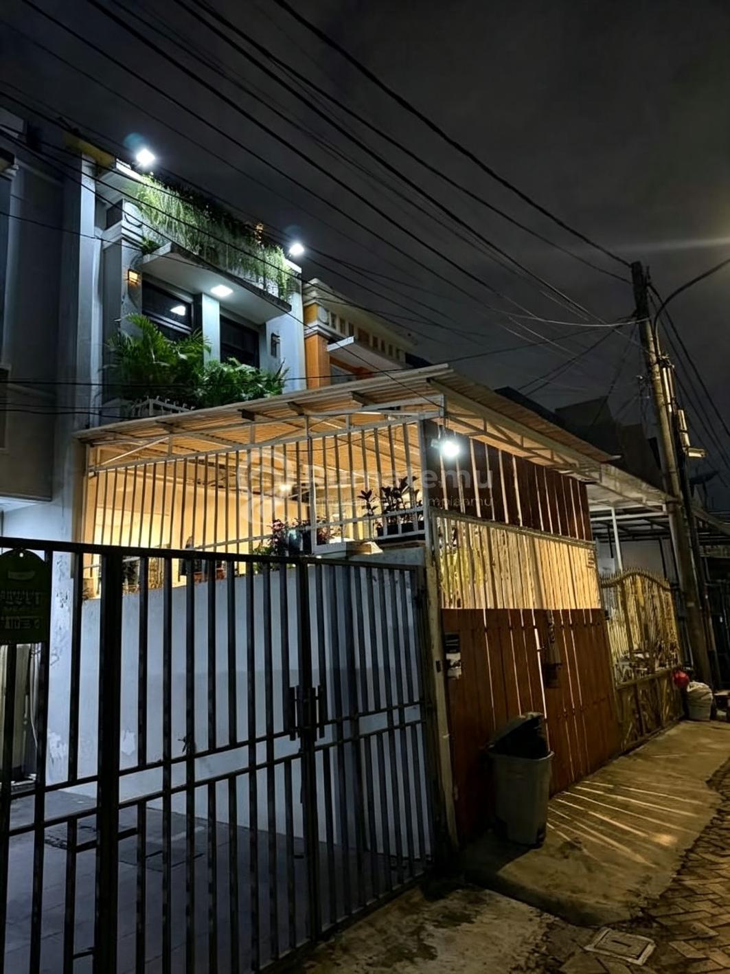 Jual Rumah Komplek Cantik di Taman Palem Lestari, Cengkareng Bar