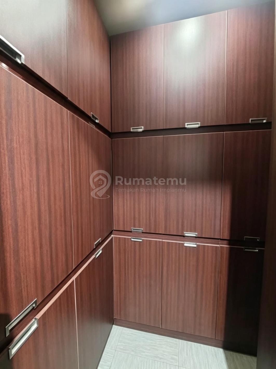 Ruko Gandeng 3 Rare- Puri Indah - 3,5 Lantai - Lantai Sudah Plong