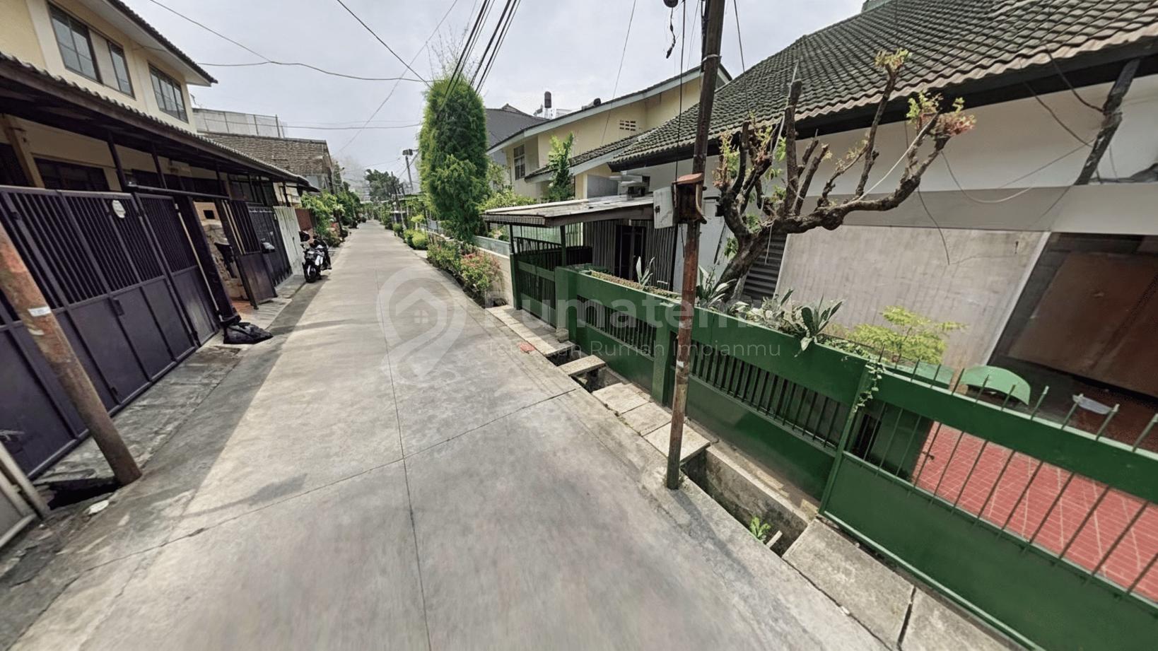 Jual rumah siap huni unfurnish akses jalan 2 mobil di Jelambar, Grogol Petamburan, Jakarta